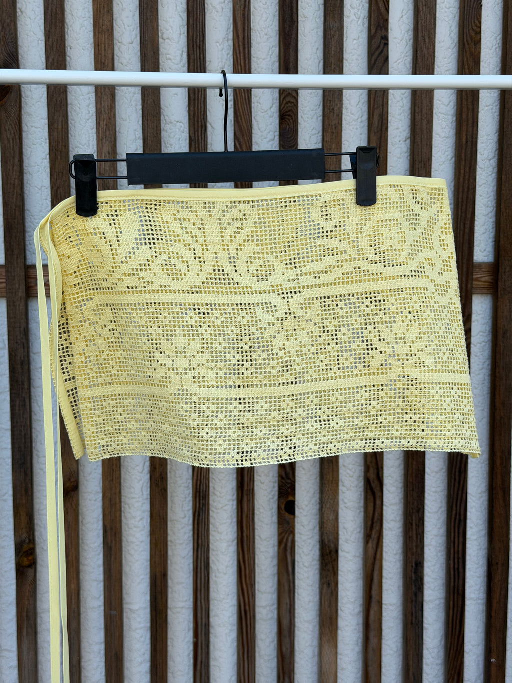 JUPE NOUÉE DENTELLE MICRO JAUNE