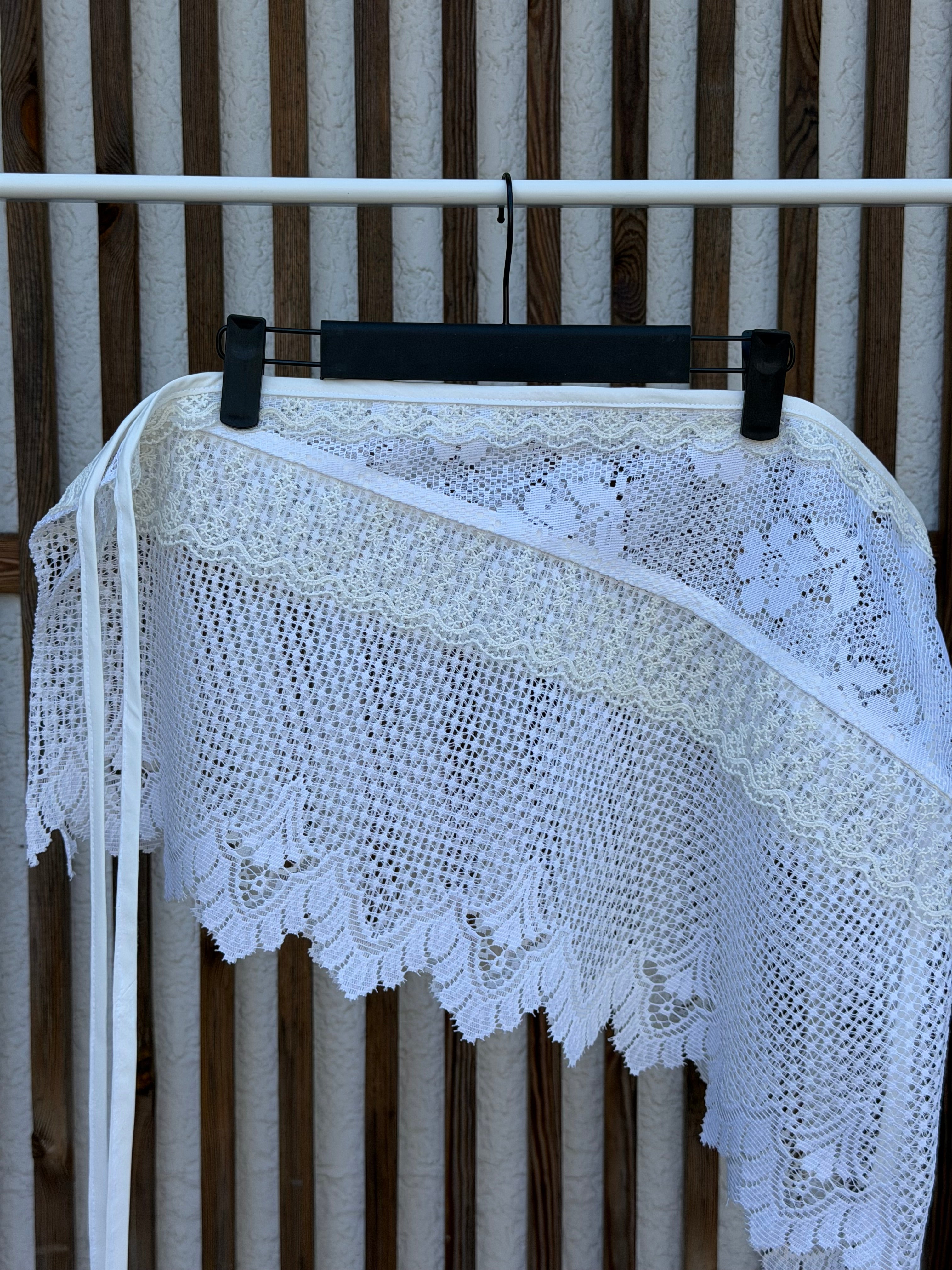 JUPE NOUÉE DENTELLE MIDI 002