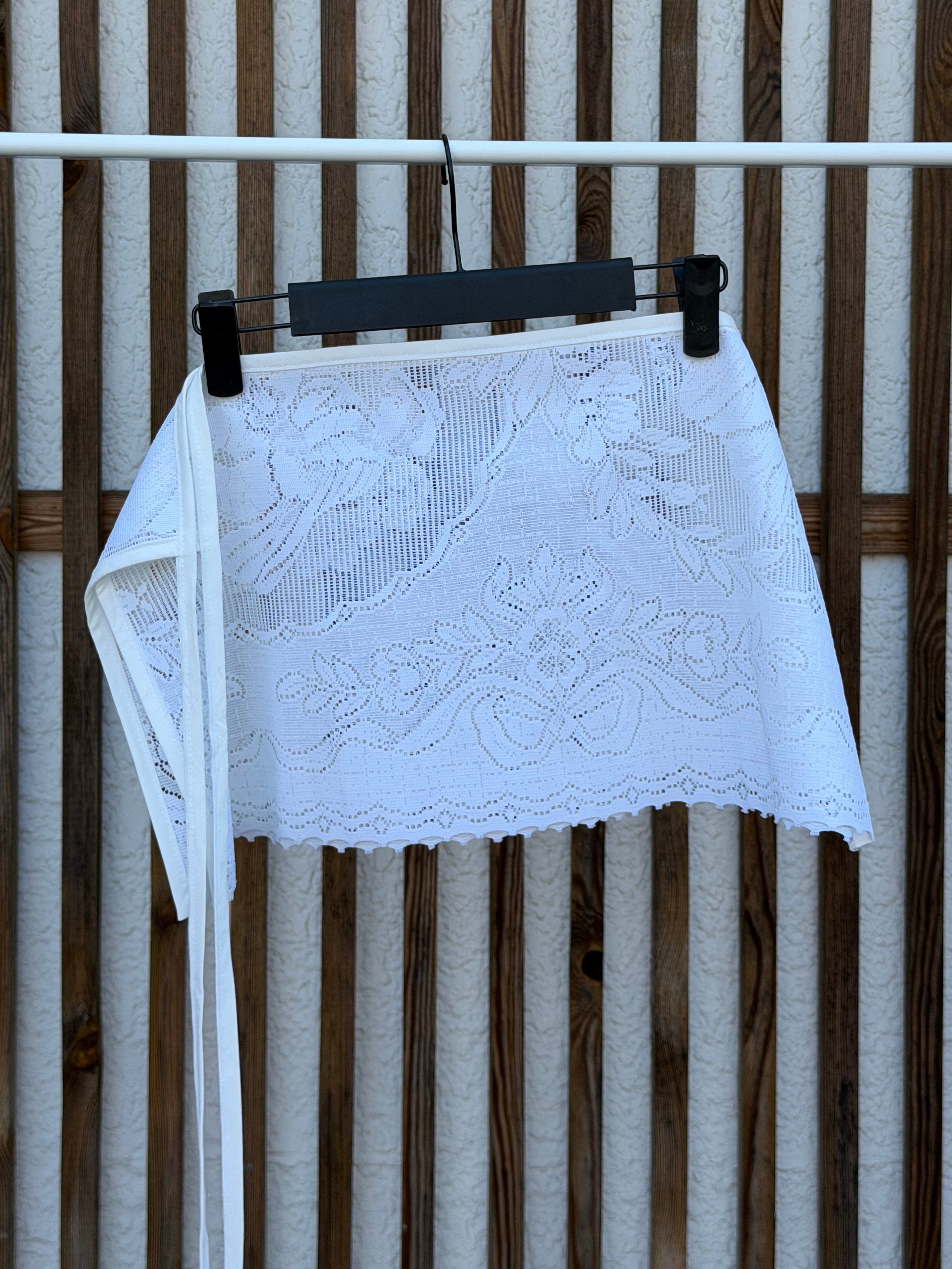 JUPE NOUÉE DENTELLE MICRO 008